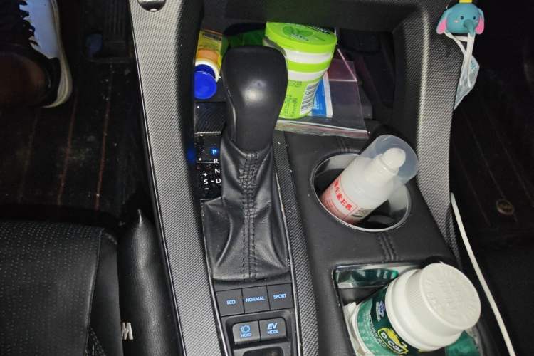 Used Toyota Avalon 2019 Dual-Engine 2.5L XLE Prestige Version China VI Standard Gear Lever