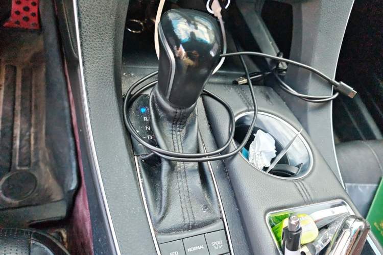 Used Toyota Avalon 2019 2.5L Touring Premium Version China VI Standard Gear Lever