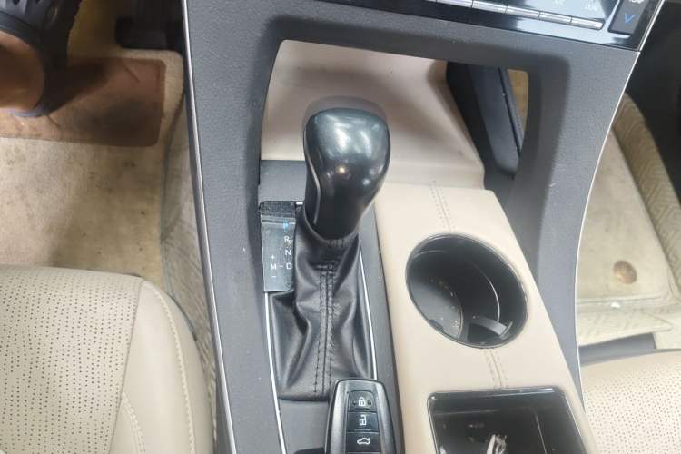 Used Toyota Avalon 2019 2.0L XLE Premium Edition China VI Gear Lever