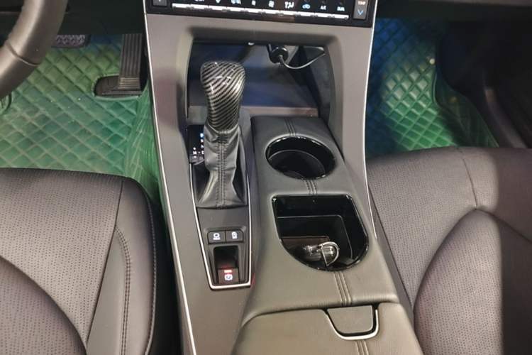 Used Toyota Avalon 2019 2.0L XLE Premium Edition China VI Gear Lever