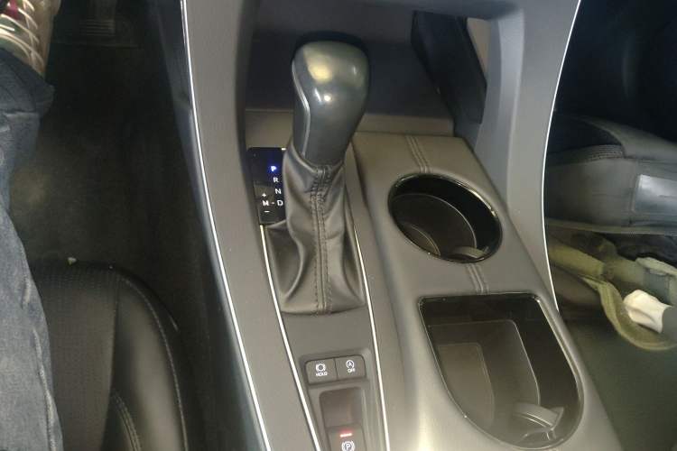 Used Toyota Avalon 2019 2.0L XLE Premium Edition China VI Gear Lever