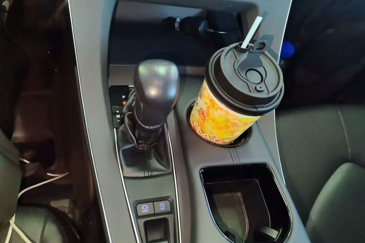 Used Toyota Avalon 2019 2.0L Luxury Edition China VI Standard Gear Lever