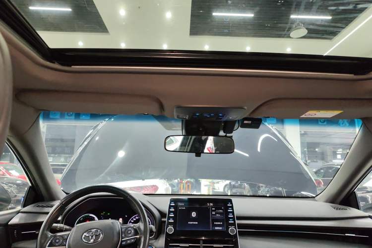 Used Toyota Avalon 2019 Dual-Engine 2.5L Luxury Edition China VI Standard Headliner