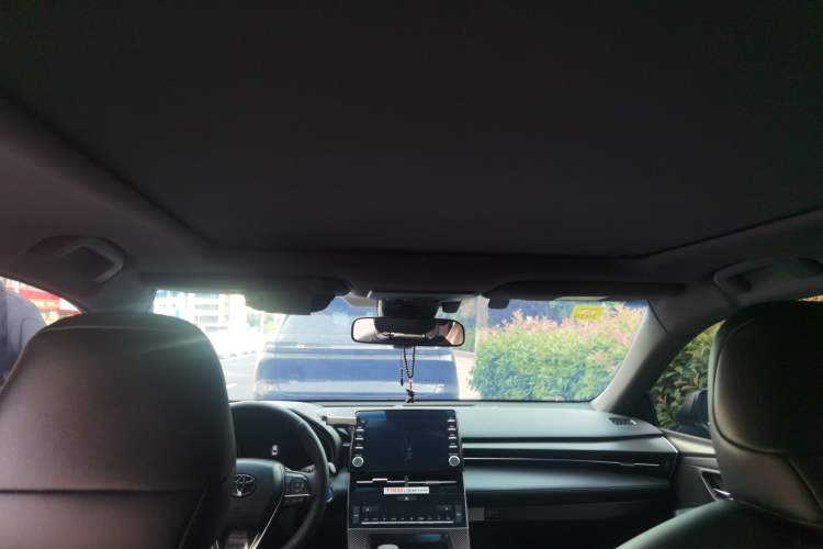 Used Toyota Avalon 2019 Dual-Engine 2.5L XLE Prestige Version China VI Standard Headliner