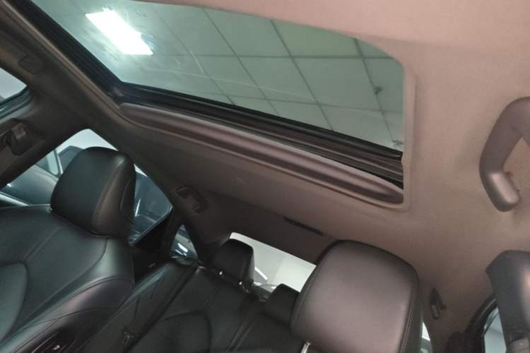 Used Toyota Avalon 2019 2.0L XLE Premium Edition China VI Headliner