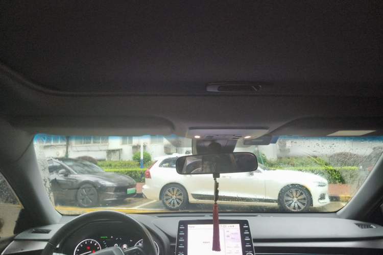 Used Toyota Avalon 2019 2.0L XLE Premium Edition China VI Headliner
