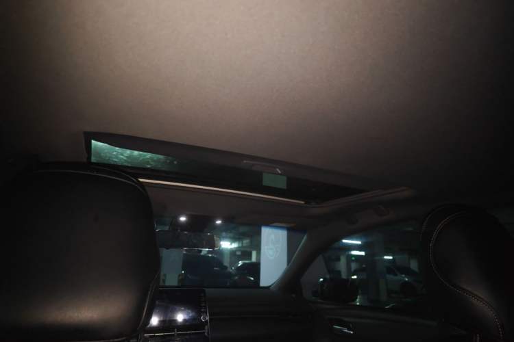 Used Toyota Avalon 2019 2.0L Ambition Edition China VI Headliner
