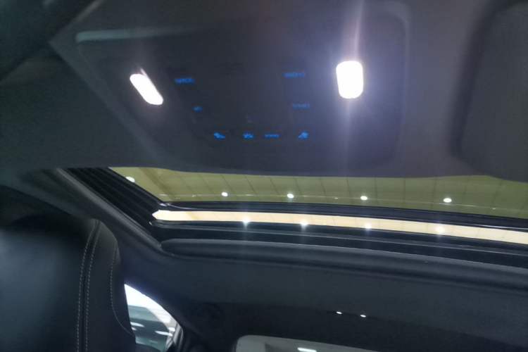 Used Toyota Avalon 2019 2.0L Ambition Edition China VI Headliner