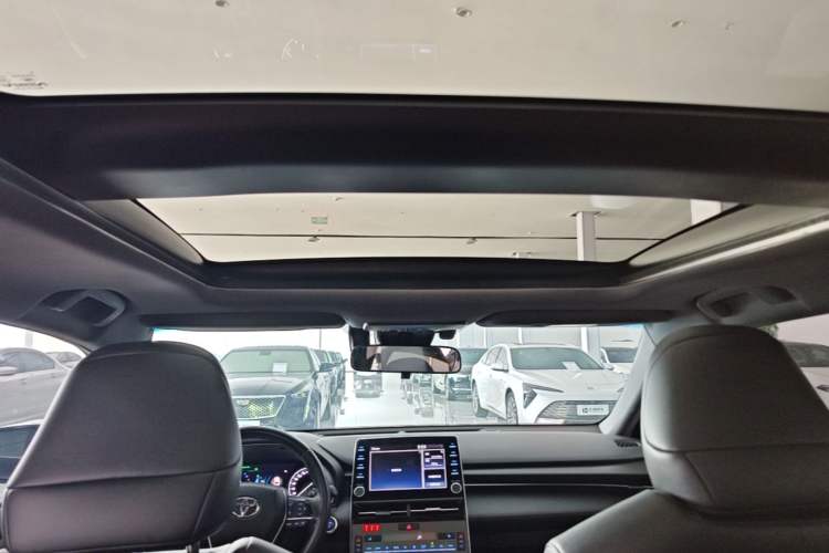Used Toyota Avalon 2019 Dual-Engine 2.5L XLE Prestige Version China VI Standard Headliner