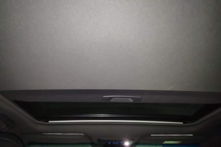 Used Toyota Avalon 2019 Dual-Engine 2.5L Luxury Edition China VI Standard Headliner