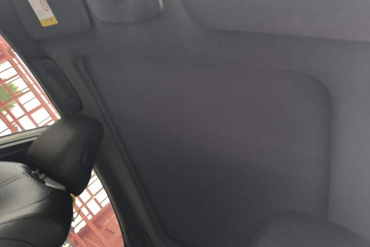 Used Toyota Avalon 2019 Dual-Engine 2.5L XLE Prestige Version China VI Standard Headliner