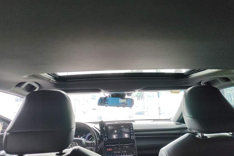 Used Toyota Avalon 2019 Dual-Engine 2.5L Luxury Edition China VI Standard Headliner