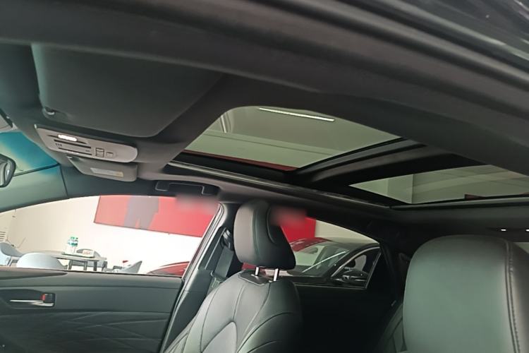 Used Toyota Avalon 2019 2.5L Touring Premium Version China VI Standard Headliner