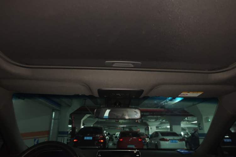 Used Toyota Avalon 2019 2.5L Ambition Version China VI Standard Headliner