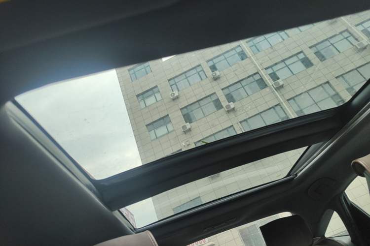 Used Toyota Avalon 2019 2.5L Touring Premium Version China VI Standard Headliner