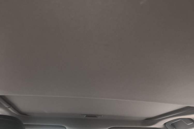 Used Toyota Avalon 2019 2.0L XLE Premium Edition China VI Headliner
