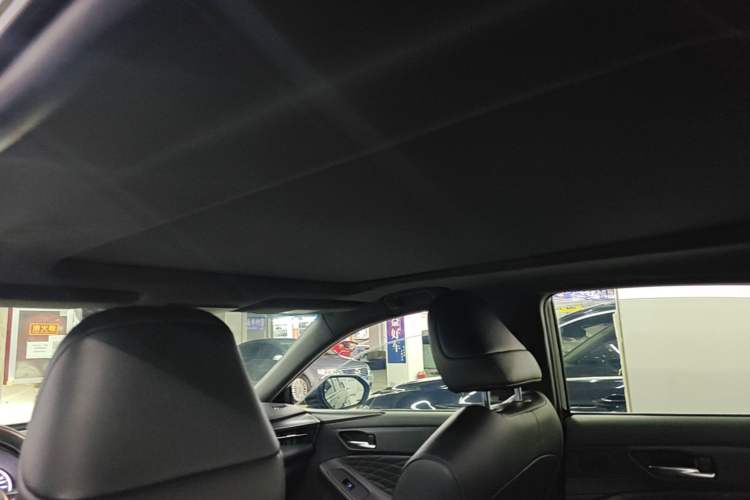 Used Toyota Avalon 2019 Dual-Engine 2.5L XLE Prestige Version China VI Standard Headliner