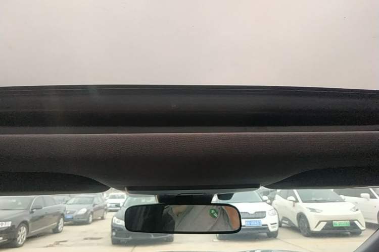 Used Toyota Avalon 2019 Dual-Engine 2.5L XLE Prestige Version China VI Standard Headliner