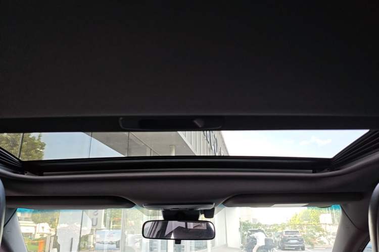 Used Toyota Avalon 2019 Dual-Engine 2.5L Luxury Edition China VI Standard Headliner