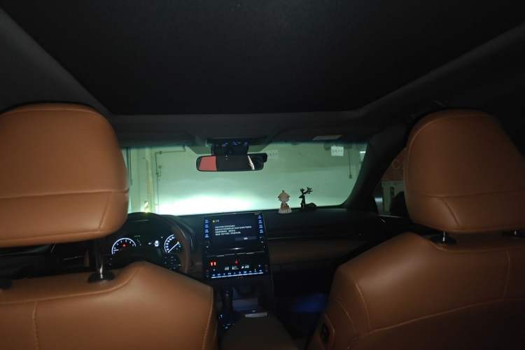 Used Toyota Avalon 2019 2.5L Touring Premium Version China VI Standard Headliner