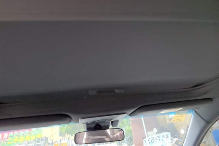 Used Toyota Avalon 2019 Dual-Engine 2.5L Luxury Edition China VI Standard Headliner