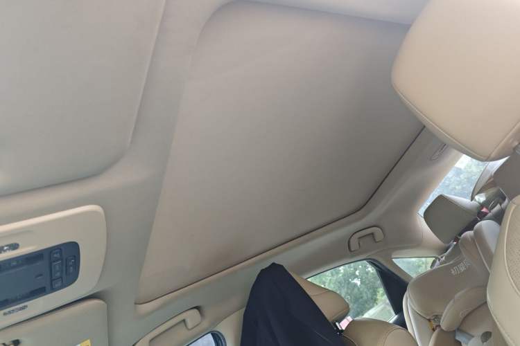 Used Toyota Avalon 2019 2.5L Touring Premium Version China VI Standard Headliner