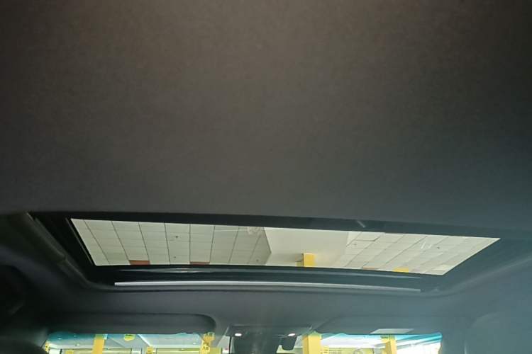 Used Toyota Avalon 2019 Dual-Engine 2.5L Luxury Edition China VI Standard Headliner