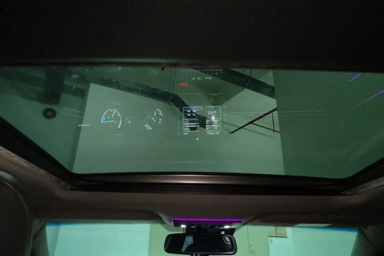 Used Toyota Avalon 2019 Dual-Engine 2.5L Limited Flagship Edition China VI Standard Headliner