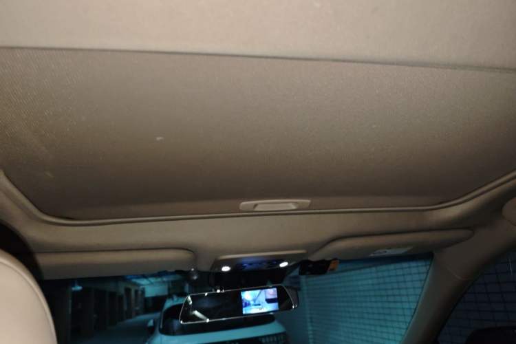 Used Toyota Avalon 2019 Dual-Engine 2.5L Luxury Edition China VI Standard Headliner