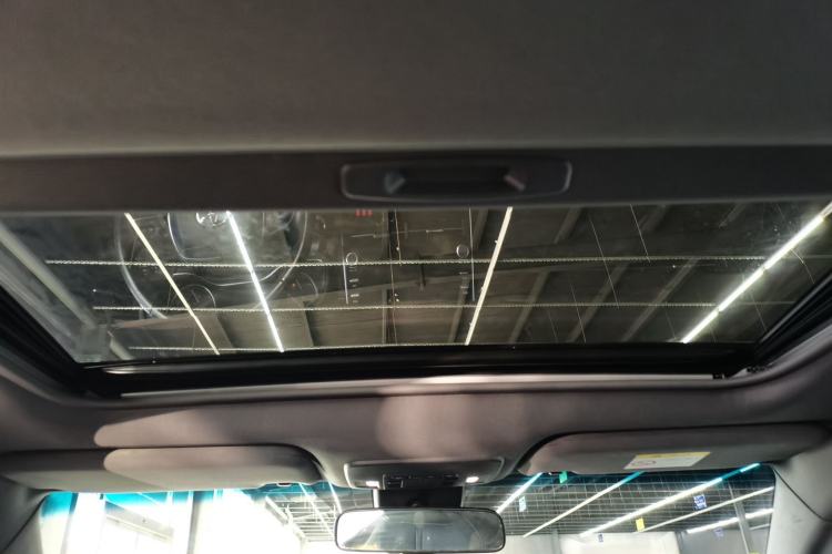 Used Toyota Avalon 2019 2.0L XLE Premium Edition China VI Headliner