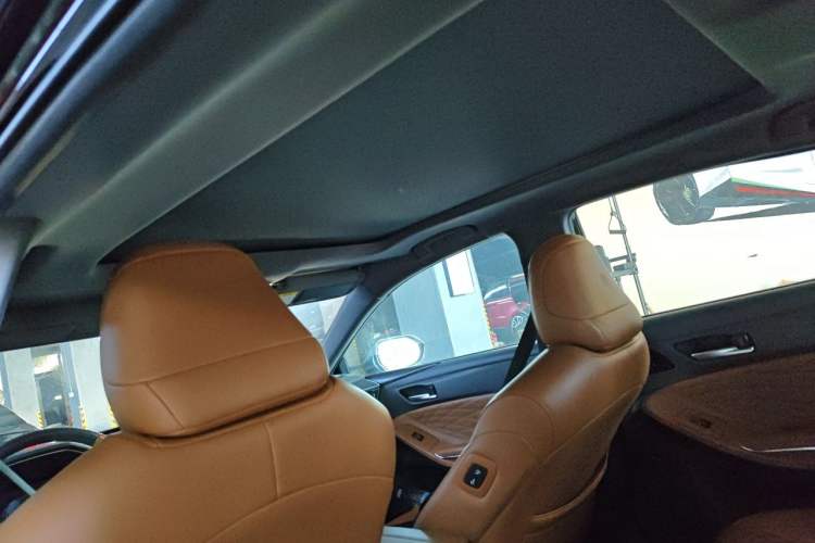 Used Toyota Avalon 2019 Dual-Engine 2.5L Limited Flagship Edition China VI Standard Headliner