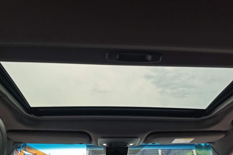 Used Toyota Avalon 2019 2.0L XLE Premium Edition China VI Headliner
