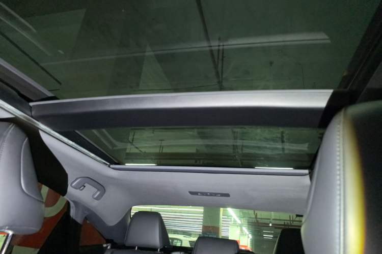 Used Toyota Avalon 2019 Dual-Engine 2.5L XLE Prestige Version China VI Standard Headliner