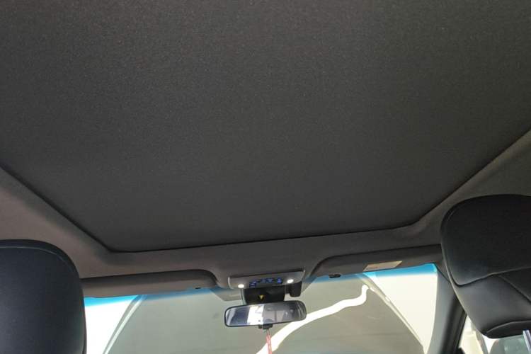 Used Toyota Avalon 2019 Dual-Engine 2.5L XLE Prestige Version China VI Standard Headliner