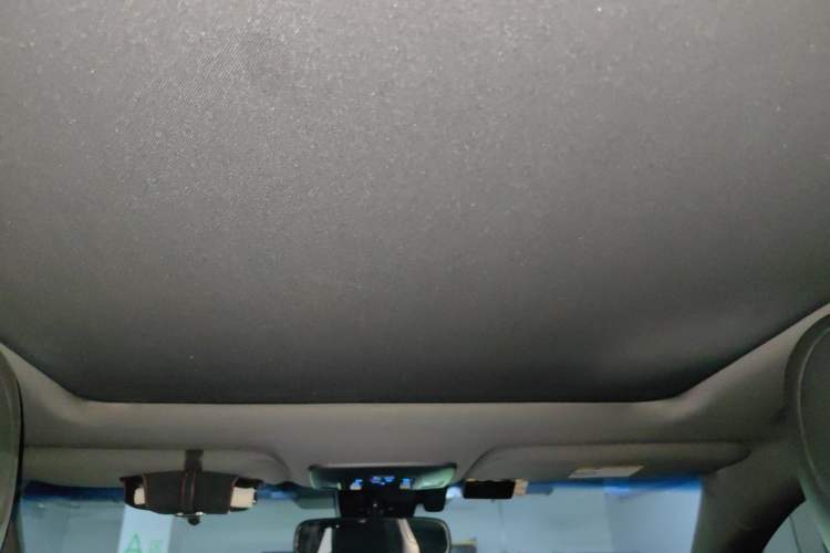 Used Toyota Avalon 2019 Dual-Engine 2.5L XLE Prestige Version China VI Standard Headliner