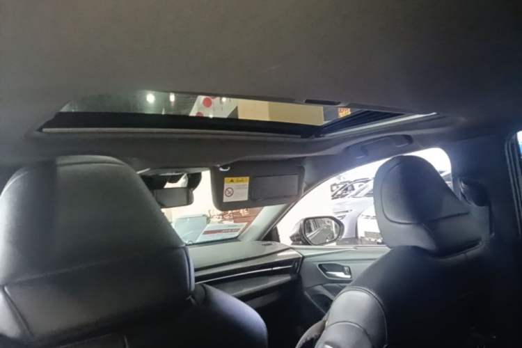 Used Toyota Avalon 2019 Dual-Engine 2.5L Luxury Edition China VI Standard Headliner