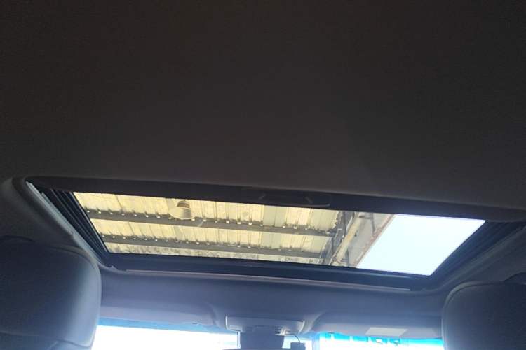 Used Toyota Avalon 2019 2.0L XLE Premium Edition China VI Headliner