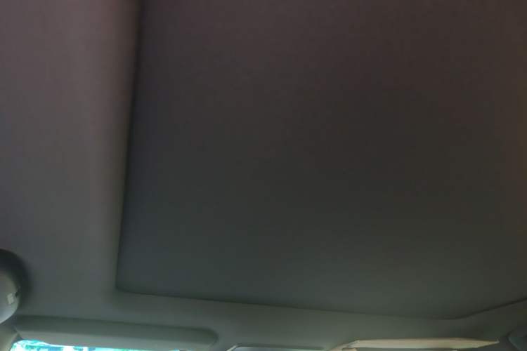 Used Toyota Avalon 2019 Dual-Engine 2.5L XLE Prestige Version China VI Standard Headliner