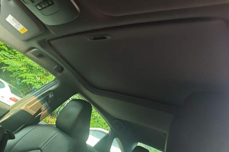Used Toyota Avalon 2019 2.0L XLE Premium Edition China VI Headliner