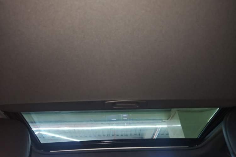 Used Toyota Avalon 2019 Dual-Engine 2.5L Luxury Edition China VI Standard Headliner
