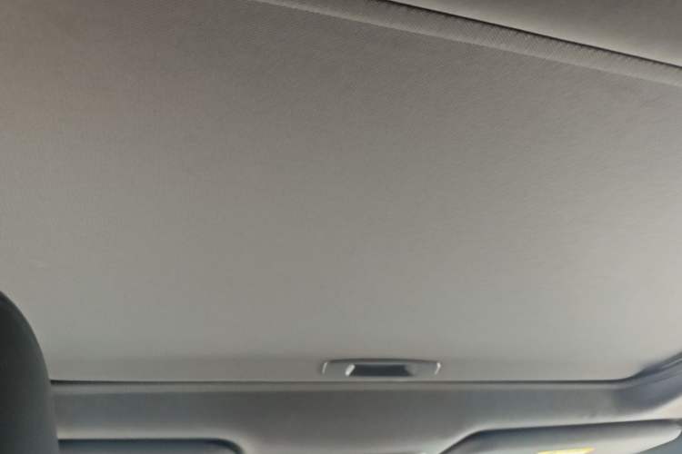 Used Toyota Avalon 2019 2.0L XLE Premium Edition China VI Headliner