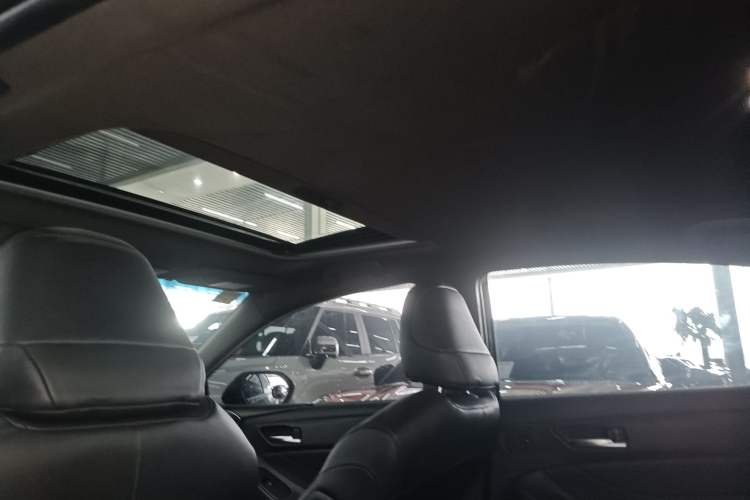 Used Toyota Avalon 2019 2.0L Luxury Edition China VI Standard Headliner
