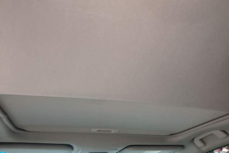 Used Toyota Avalon 2019 Dual-Engine 2.5L Luxury Edition China VI Standard Headliner