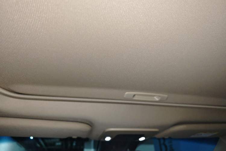 Used Toyota Avalon 2019 Dual-Engine 2.5L Luxury Edition China VI Standard Headliner