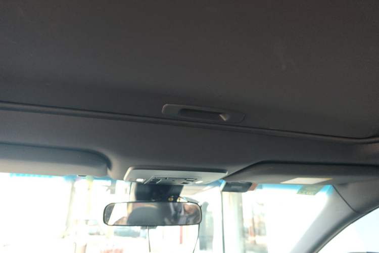 Used Toyota Avalon 2019 2.5L Ambition Version China VI Standard Headliner
