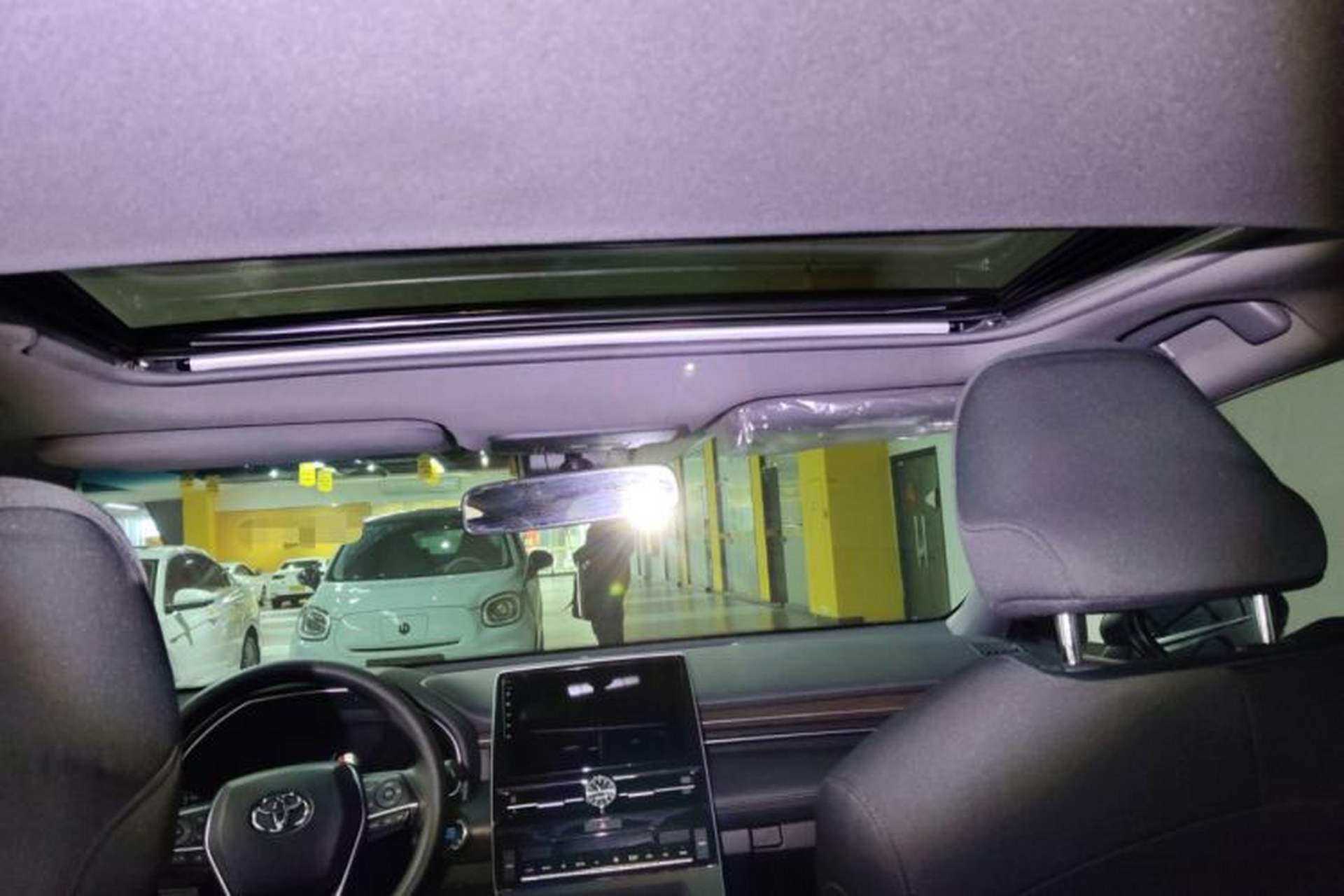 Used Toyota Avalon 2019 2.0L Ambition Edition China VI Headliner