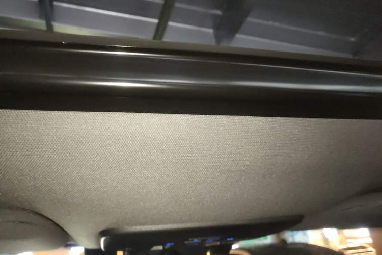 Used Toyota Avalon 2019 Dual-Engine 2.5L XLE Prestige Version China VI Standard Headliner