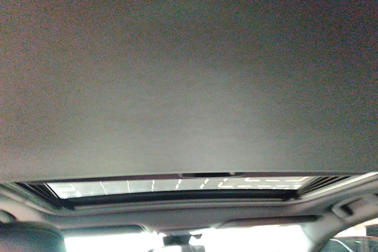 Used Toyota Avalon 2019 Dual-Engine 2.5L Luxury Edition China VI Standard Headliner