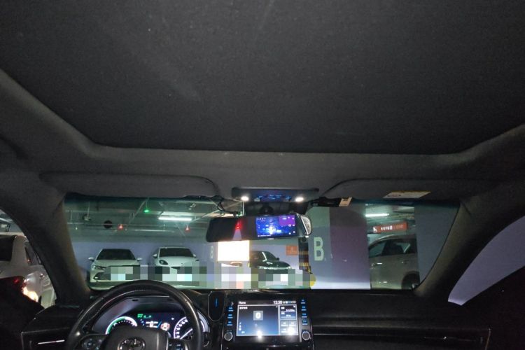 Used Toyota Avalon 2019 Dual-Engine 2.5L XLE Prestige Version China VI Standard Headliner