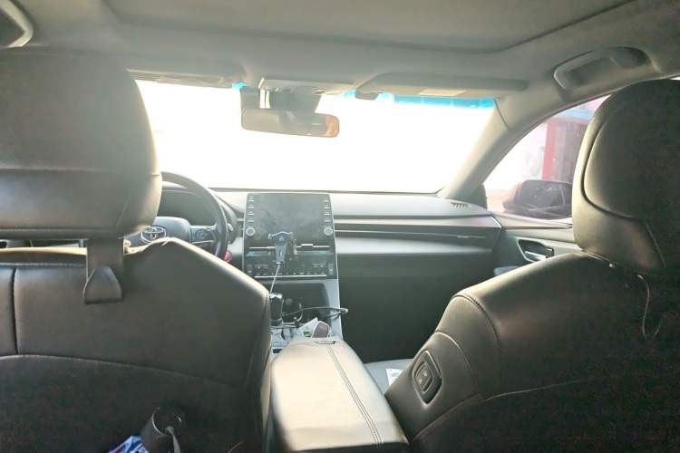 Used Toyota Avalon 2019 2.5L Touring Premium Version China VI Standard Headliner